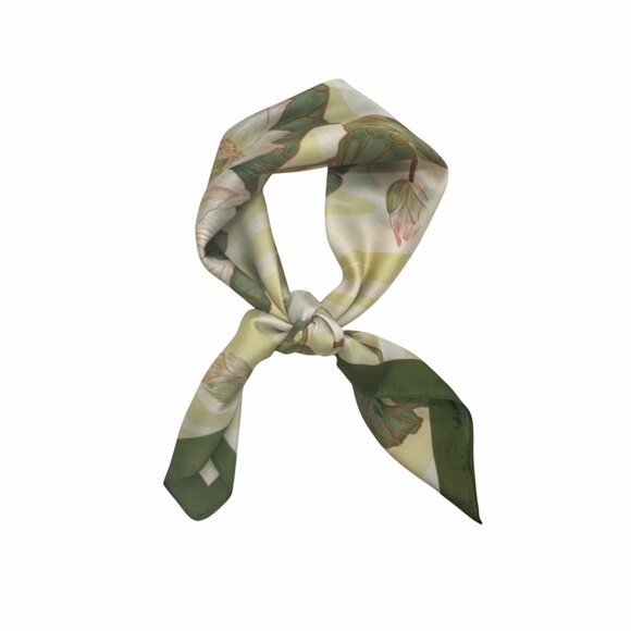 ✨Elegant Bandana Square Scarf Silky Satin Green Beige Floral luxurious Accessory - Picture 2 of 6